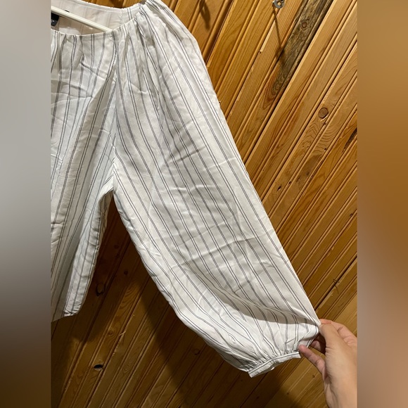 Ann Taylor balloon sleeve white blouse. Women’s size XS. - Picture 6 of 12